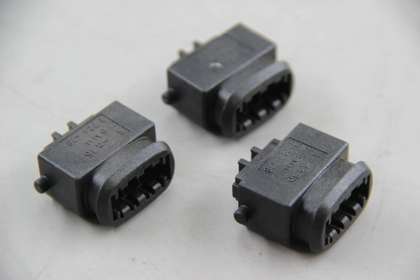 Original BMW E30 E36 E46 E34 E39 E32 E38 3x Steckergehäuse 3 POL. 12521724478