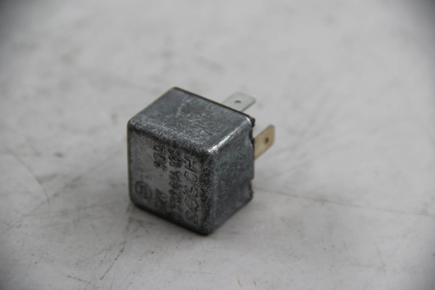 Original BMW E30 316i-325i M3 E28 E24 E23 728i-745i Diodenrelais 12631710726