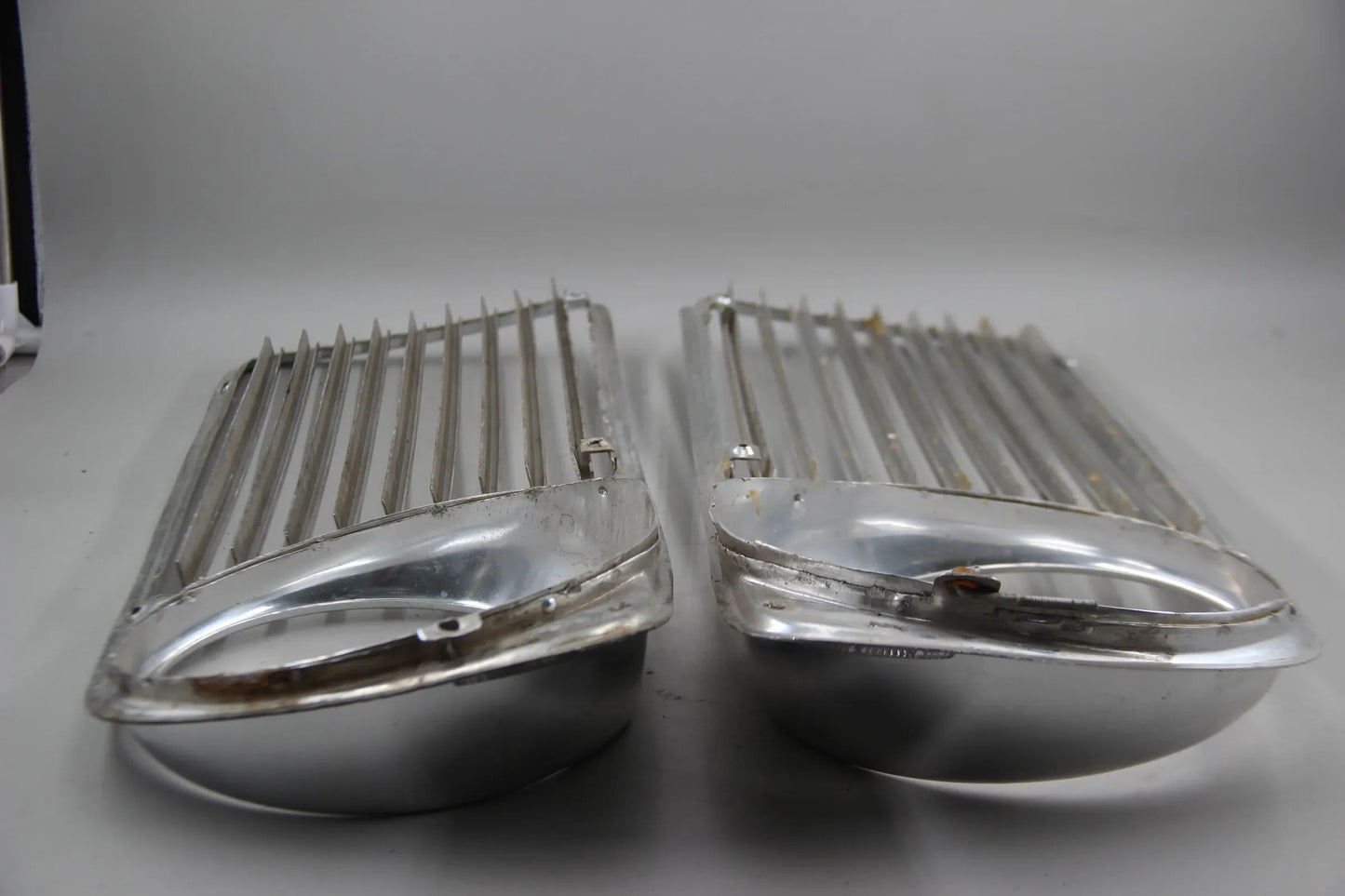 Original BMW E10 2002 ti tii Ziergitter links + rechts chrom 1808473 1808474