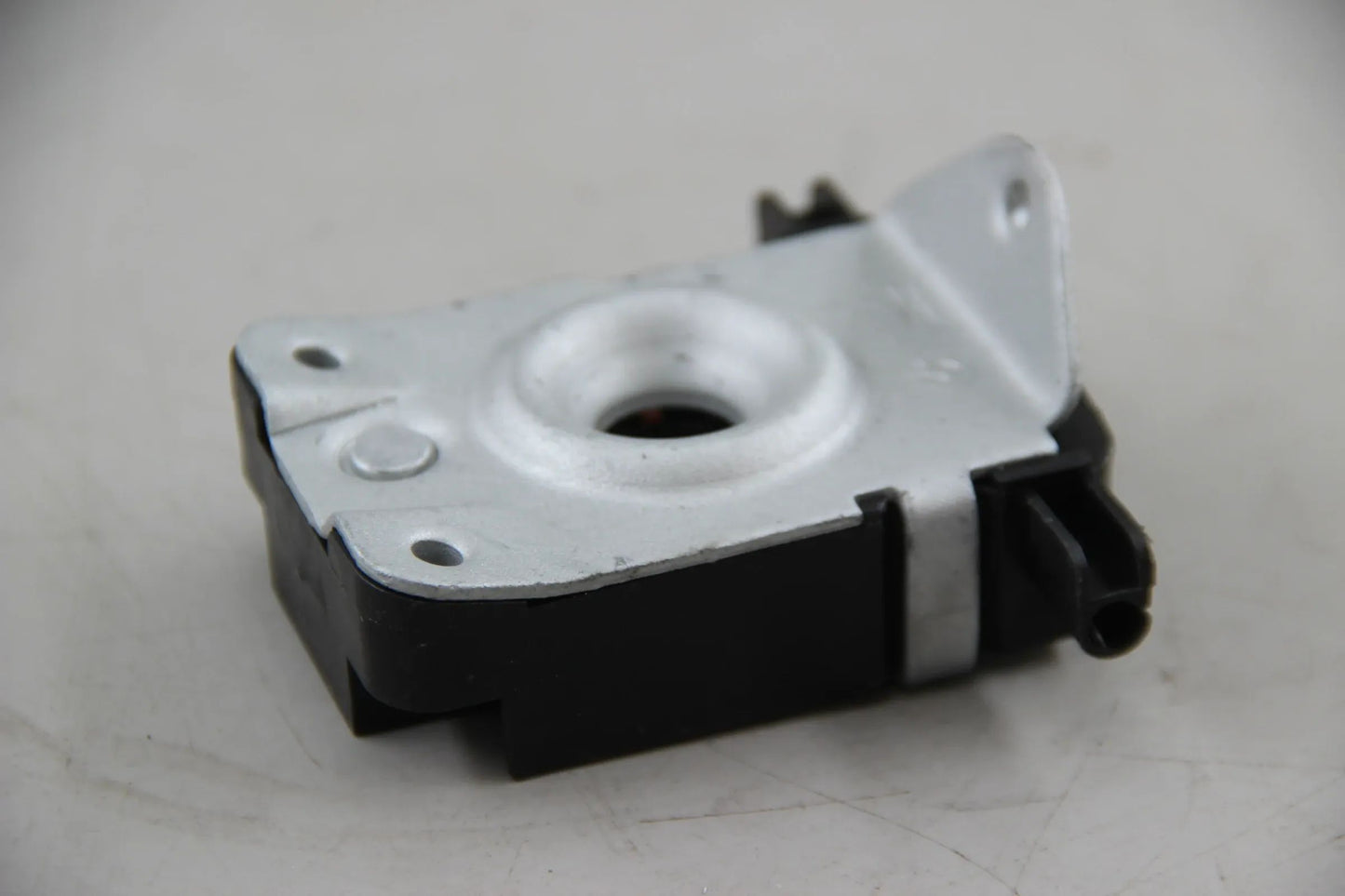 Original BMW E46 316i-330i E39 E53 E52 Frontklappenschloss Unterteil 51238203859