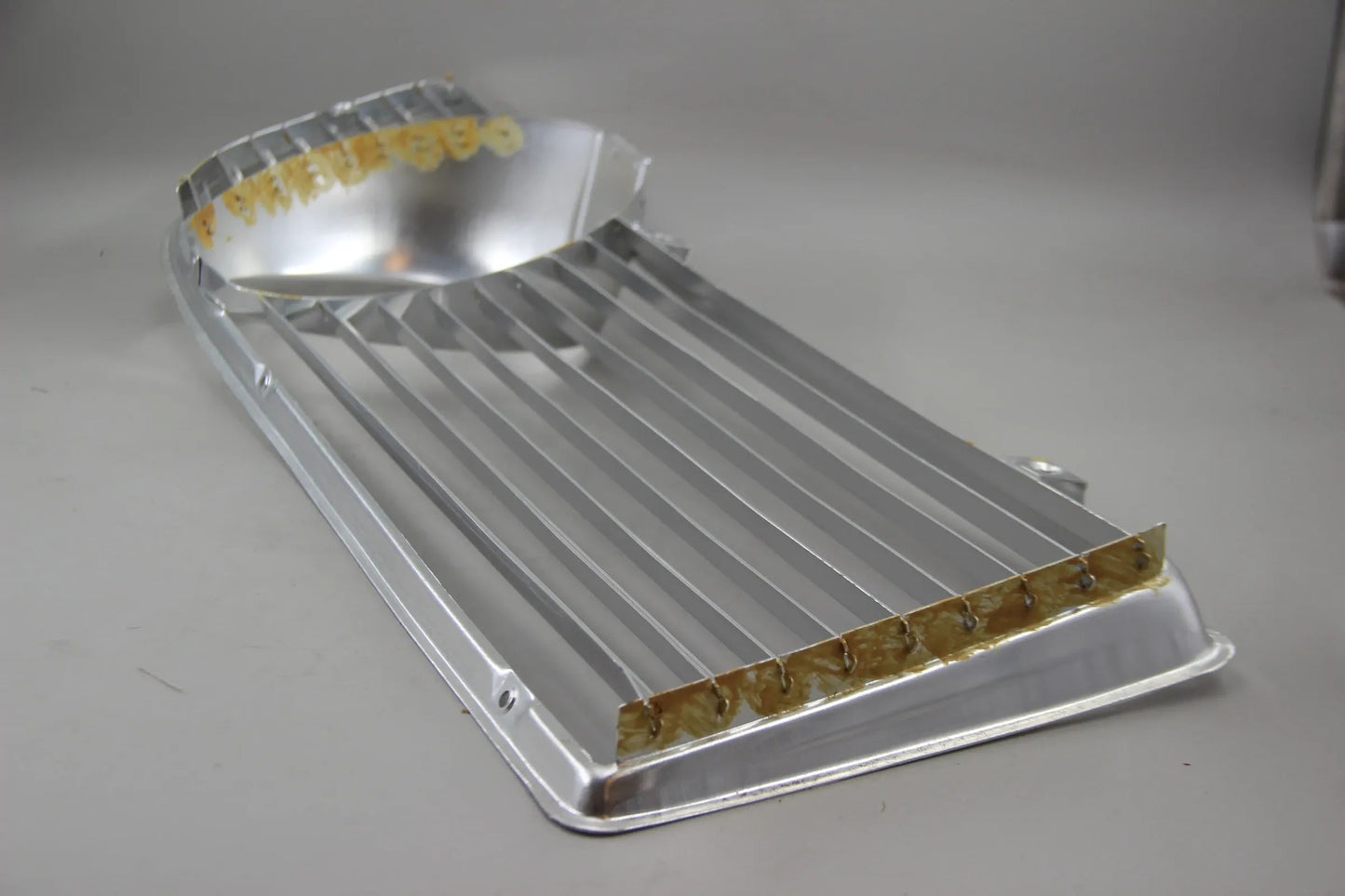 Original BMW NK 1800 4-Zyl. Ziergitter rechts silber NOS NLA 51135680111