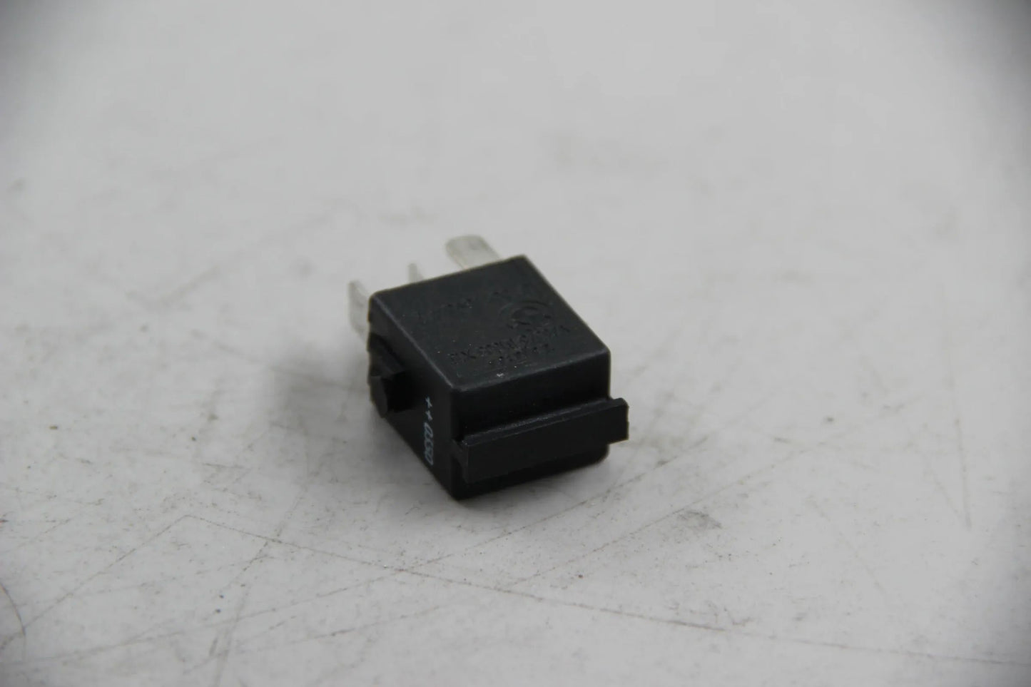 Original BMW E36 E34 E39 E32 E38 Minirelais Schliesser schwarz 61361393412