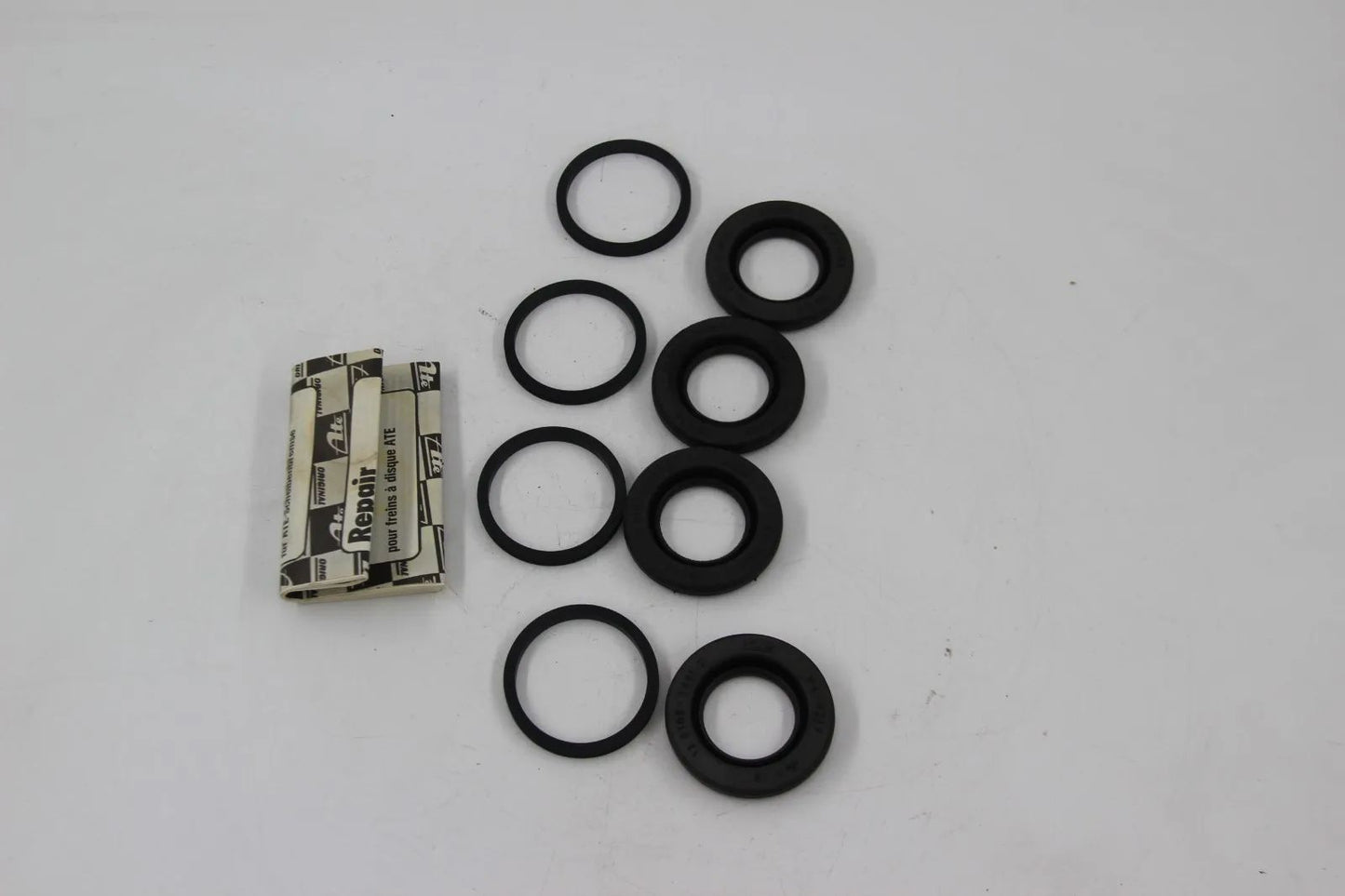 Original BMW 1600 - 2002tii M10 Dichtungssatz Bremssattel NOS 34111103289