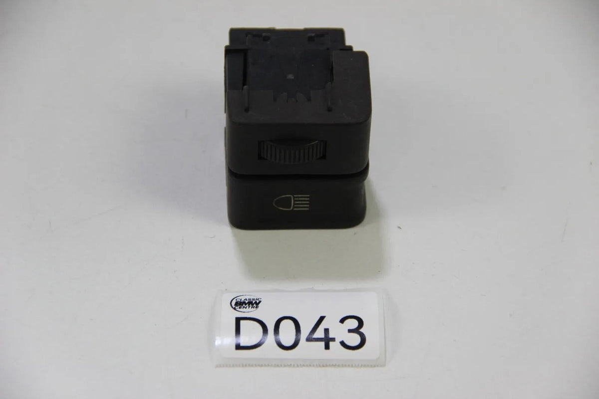 Original Audi Audi 80 coupe urquattro Lichtschalter negro braun 811941531