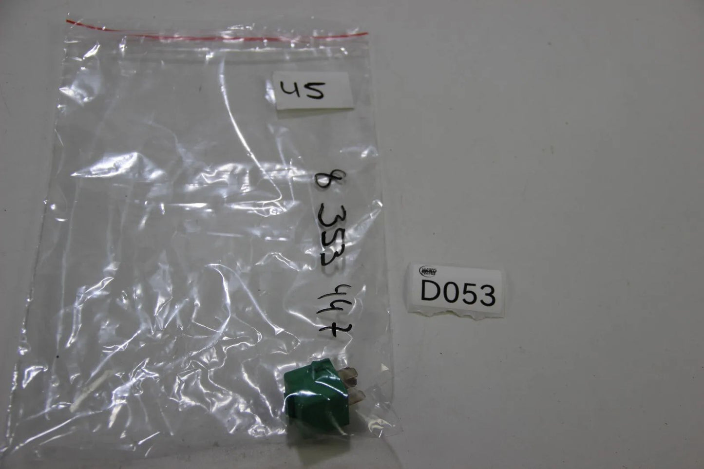 Original BMW E21 E30 E36 E12  Relais Doppelschliesser minzgrün 61368353447