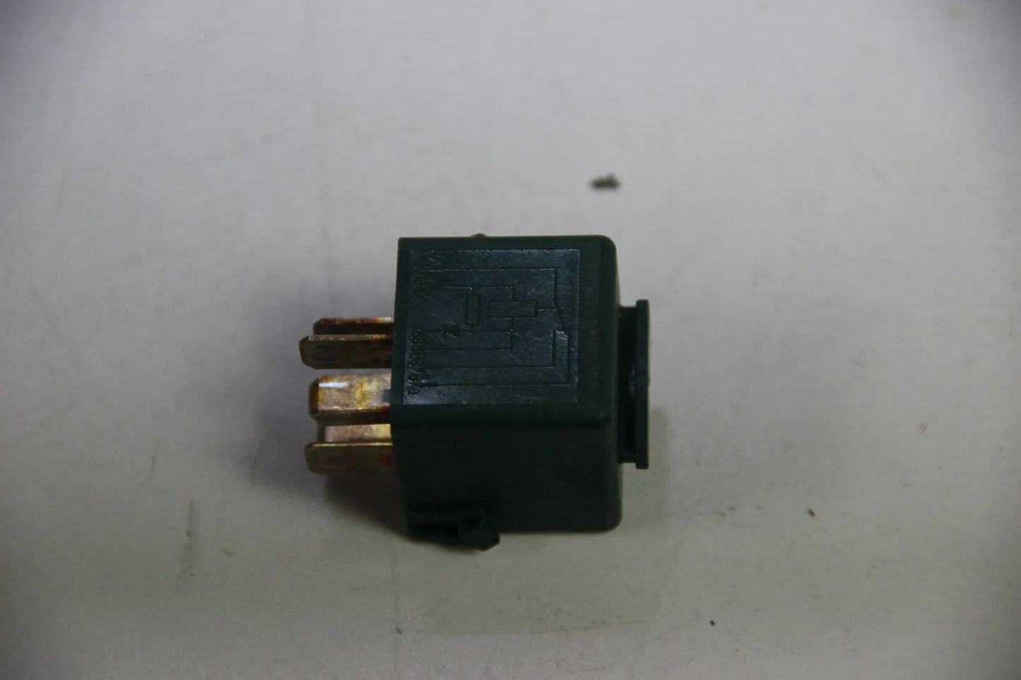 BMW E36 E46 E34 E32 E38 E31 Relais Relay Wechsler kieferngrün  61358350566