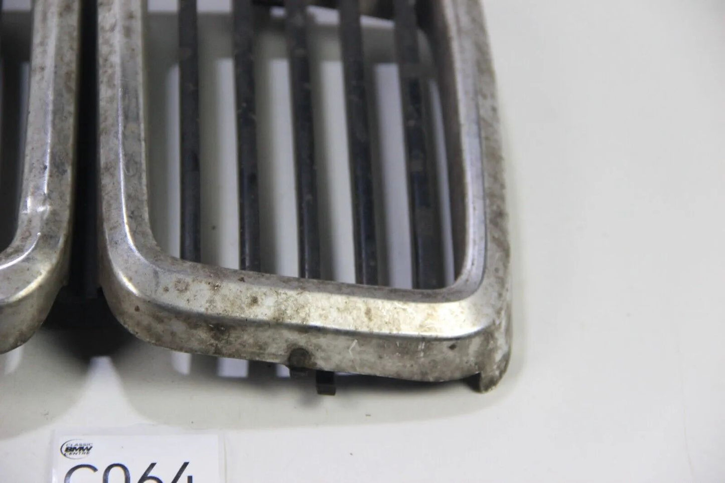 BMW E28 518-535 M5 M535i Niere Chrom Ziergitter Mitte Kidney 51131873253