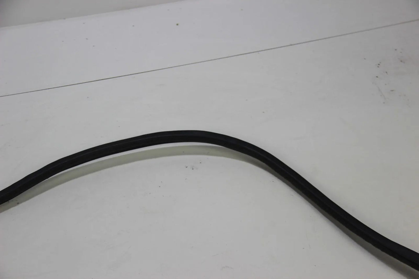 BMW E30 4-Türer Limo Touring 316i-325i Türdichtung hinten links Kantenschutz