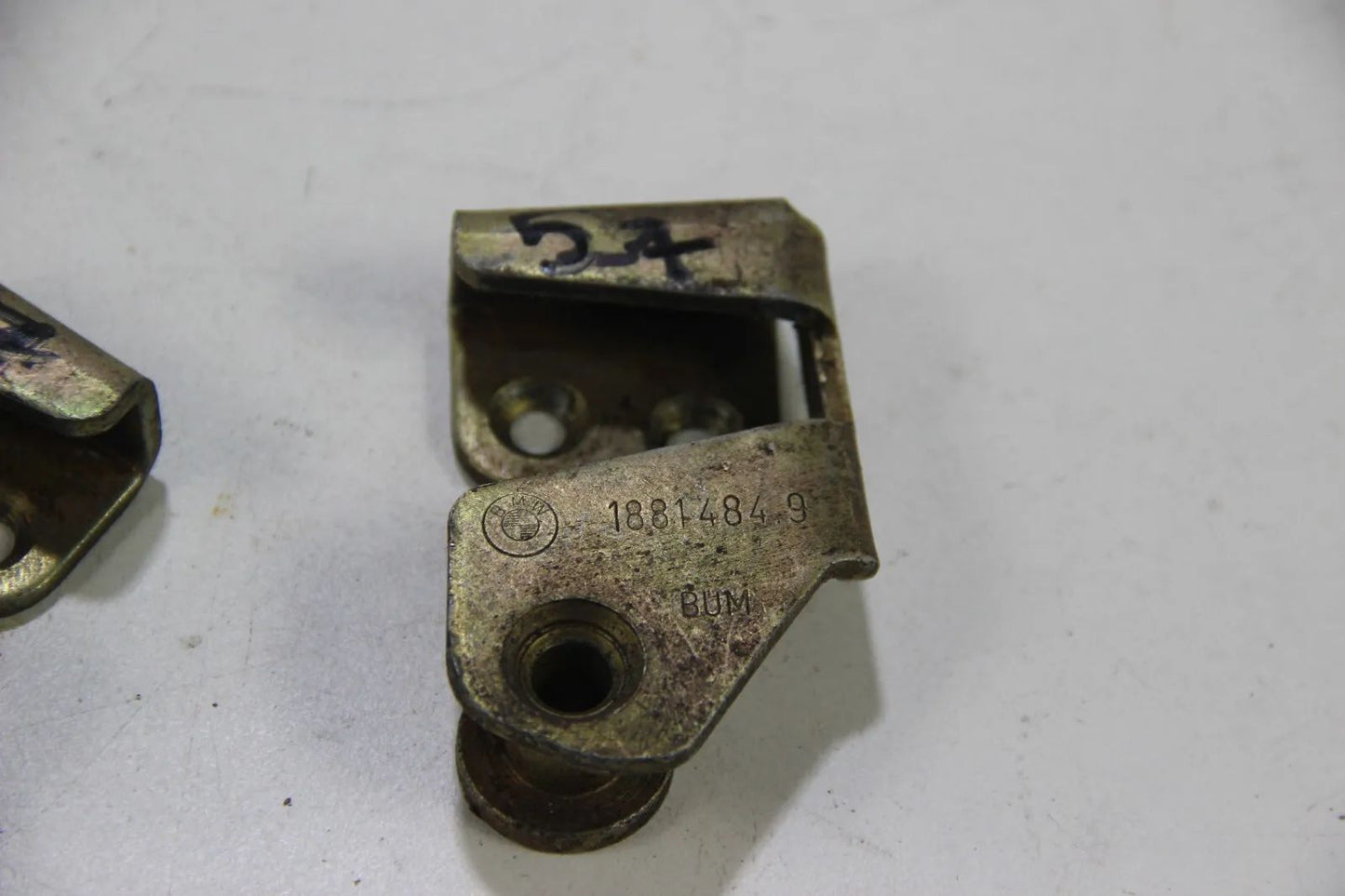 Original BMW E12 E21 E23 E24 Schließkeil Links Rechts Paar 1881483/1881484