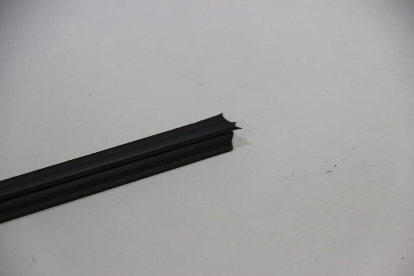 Original BMW E30 316i-325i M3 Fensterschachtabdichtung aussen links 51211913055