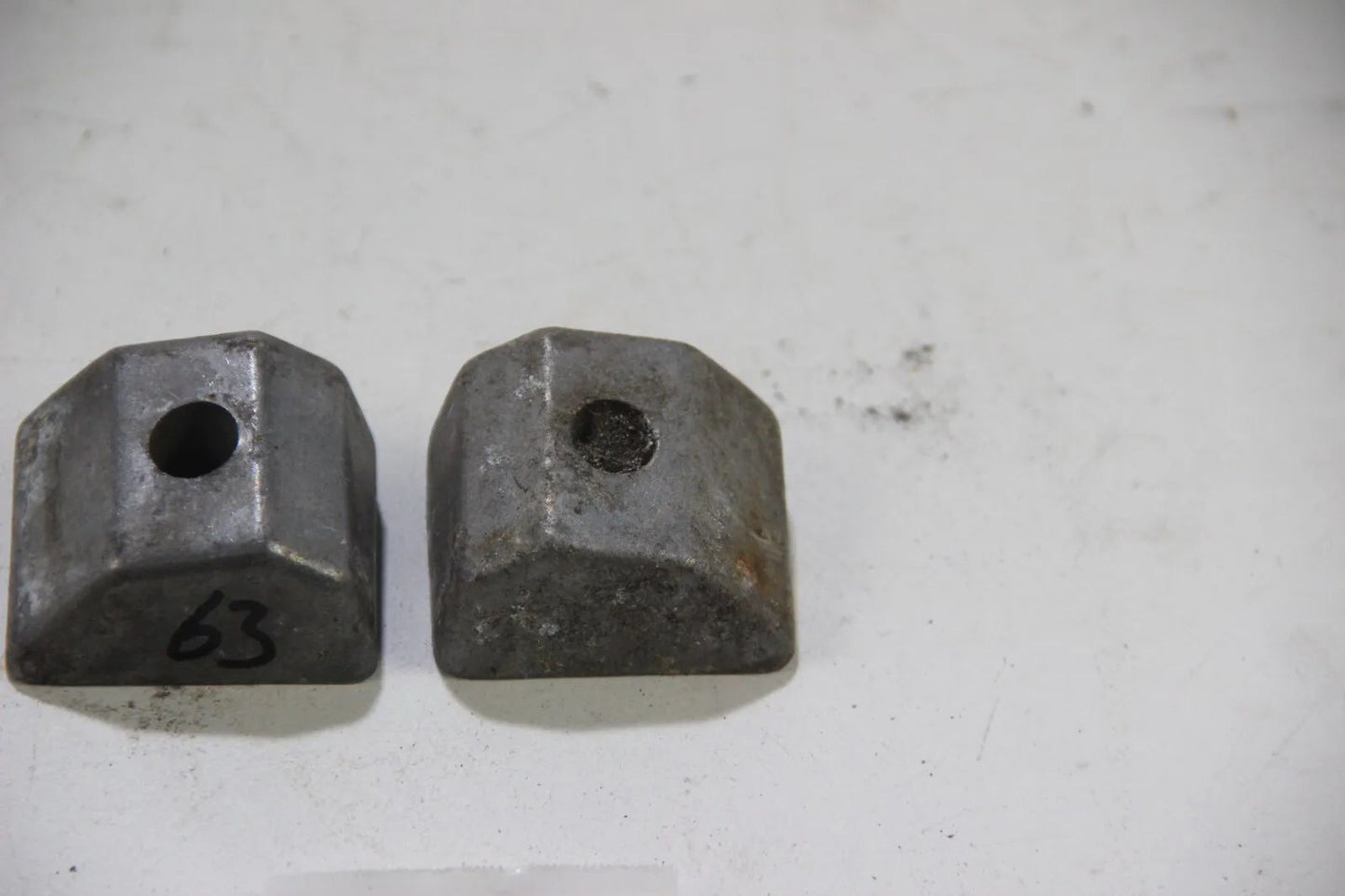 BMW E3 2500-3.0Si Stoßstangenhorn gegenstück Horn vorne links rechts NOS