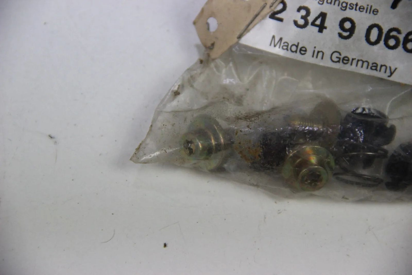 NEU BMW Original E36 E34 E32 1 Satz Befestigungsteile 323449066892