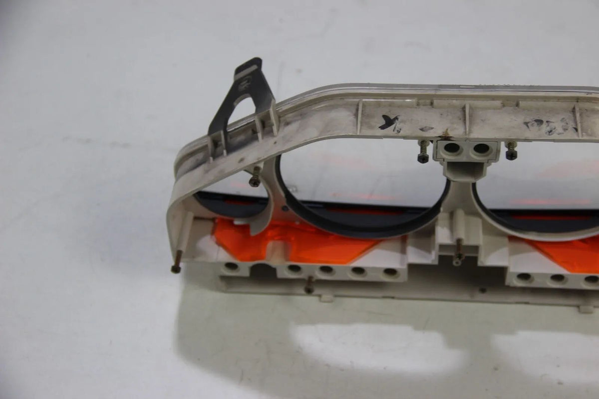 BMW E30 316i 318i Kombiinstrument Tacho Gehäuse für Tachos mit Quartz Uhr