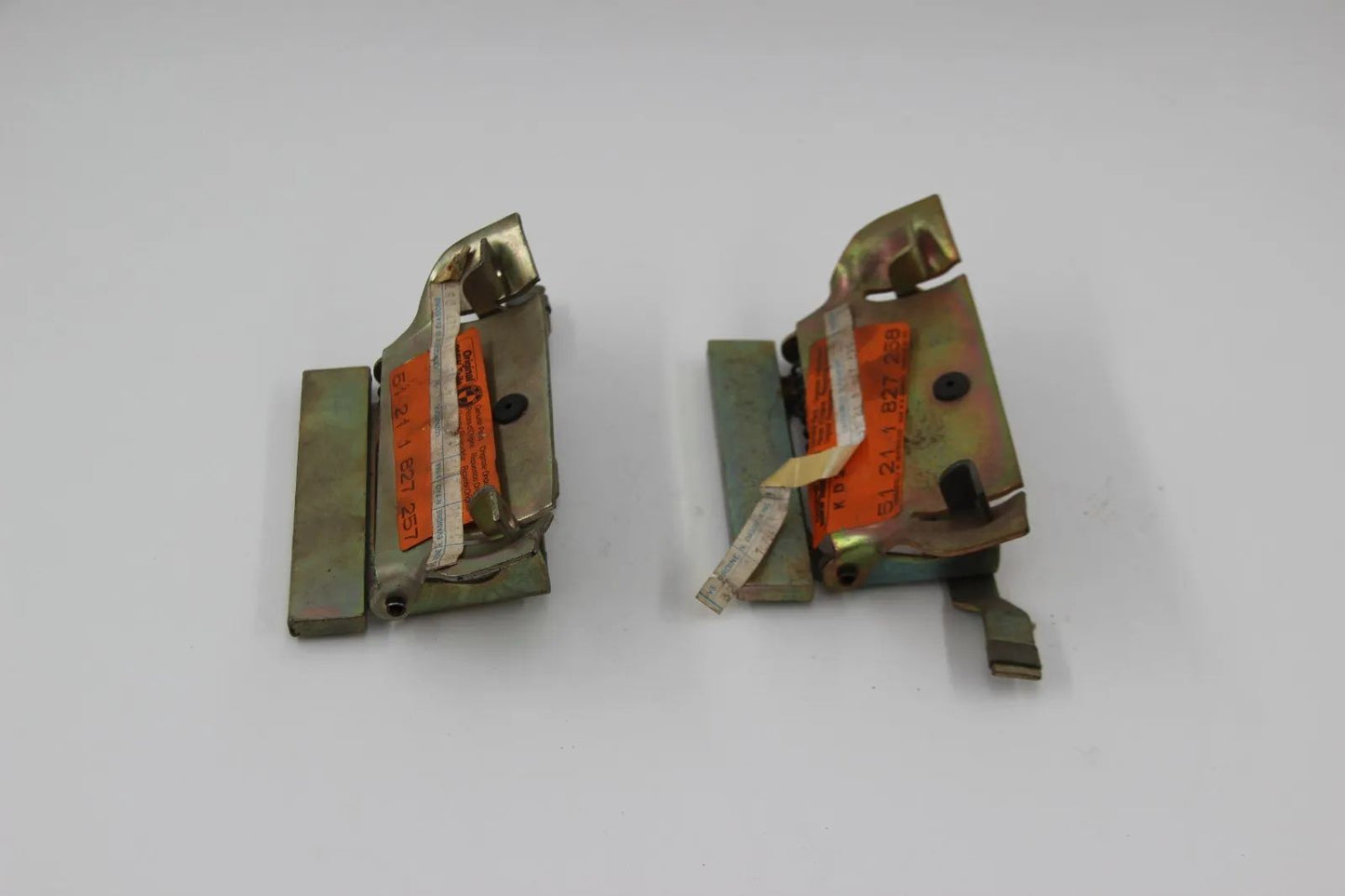 BMW M1 E21 315-323i Grundplatte Rechts Links Türgriff 51211827257 51211827258