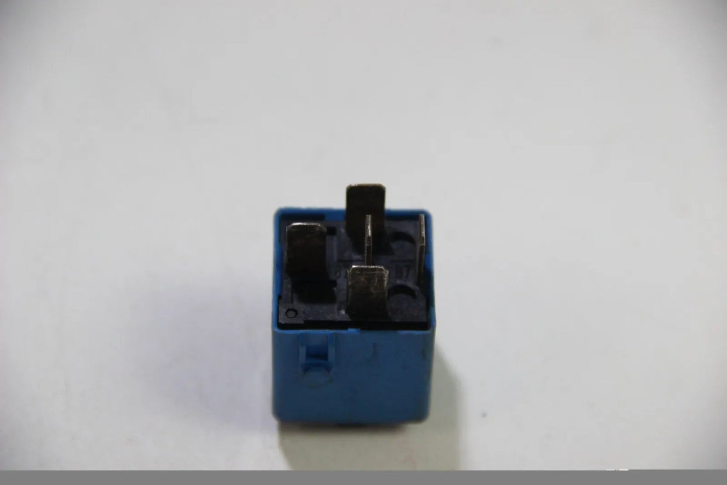 Original BMW 114 CMSP E3 E30 E36 E12 E24 Relais signalviolett 61361388911