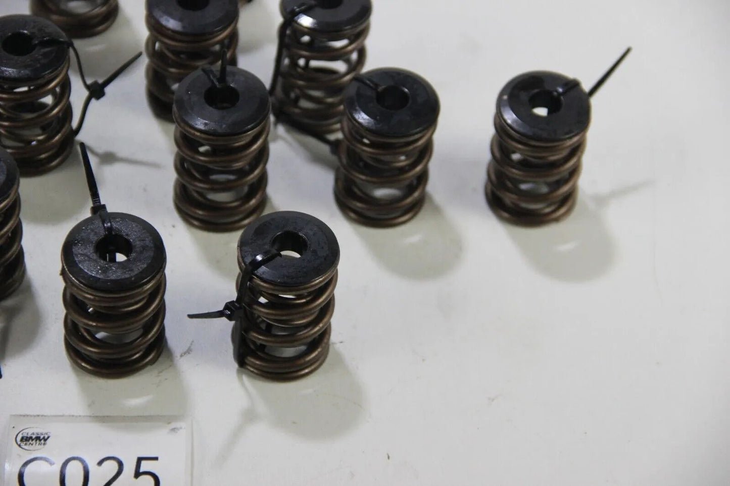 BMW E30 M3 S14 16x Ventilfeder mit verstärkten Federtellern oben 11341312704