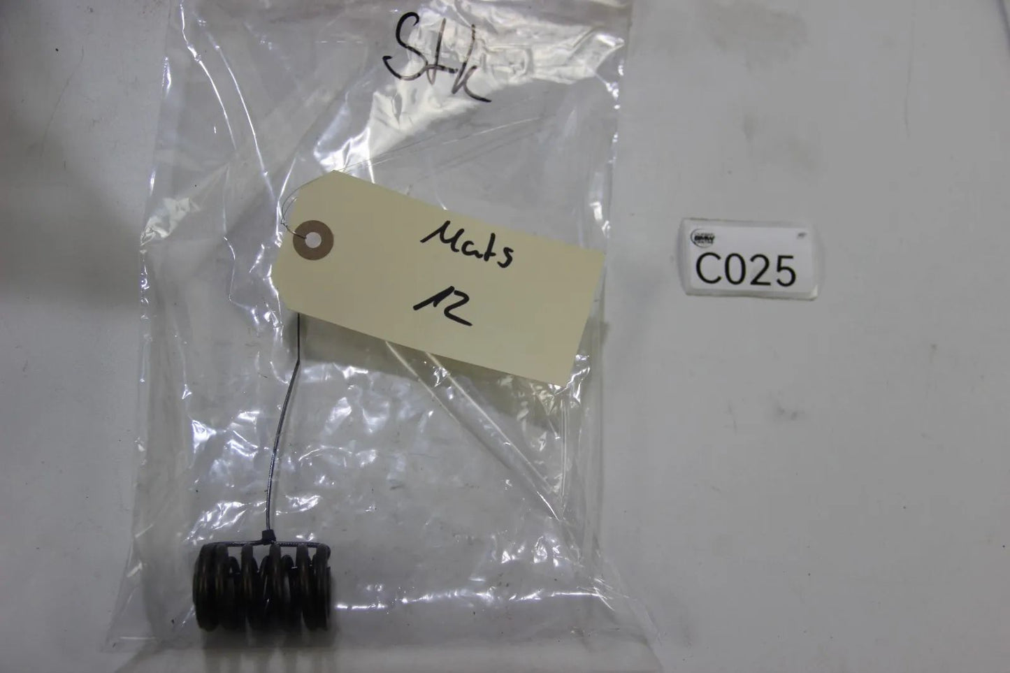 Original BMW E30 M3 S14  Ventilfeder einzeln mit Federtellern oben 11341312704