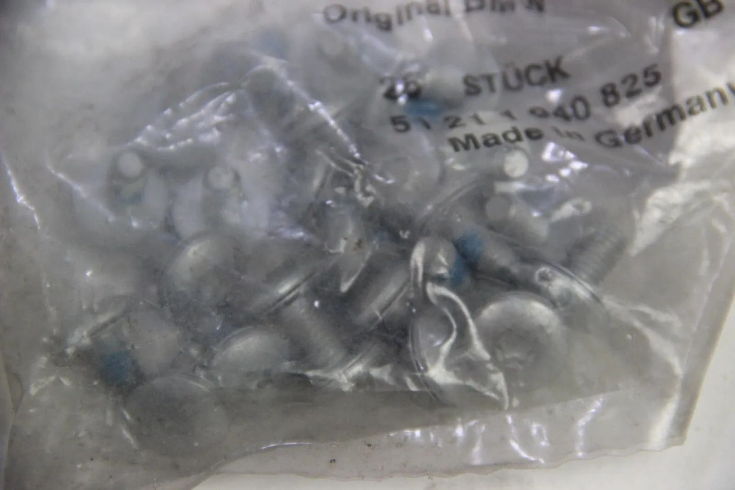 NEU Original BMW E34 E39 E31 E61 Torxschraube mit Scheibe ISA M6x12 51211940825