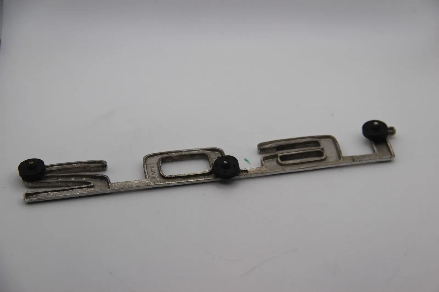 Original BMW E10 E6 1602 Modellbezeichnung Emblem Badge Schriftzug Typenschild