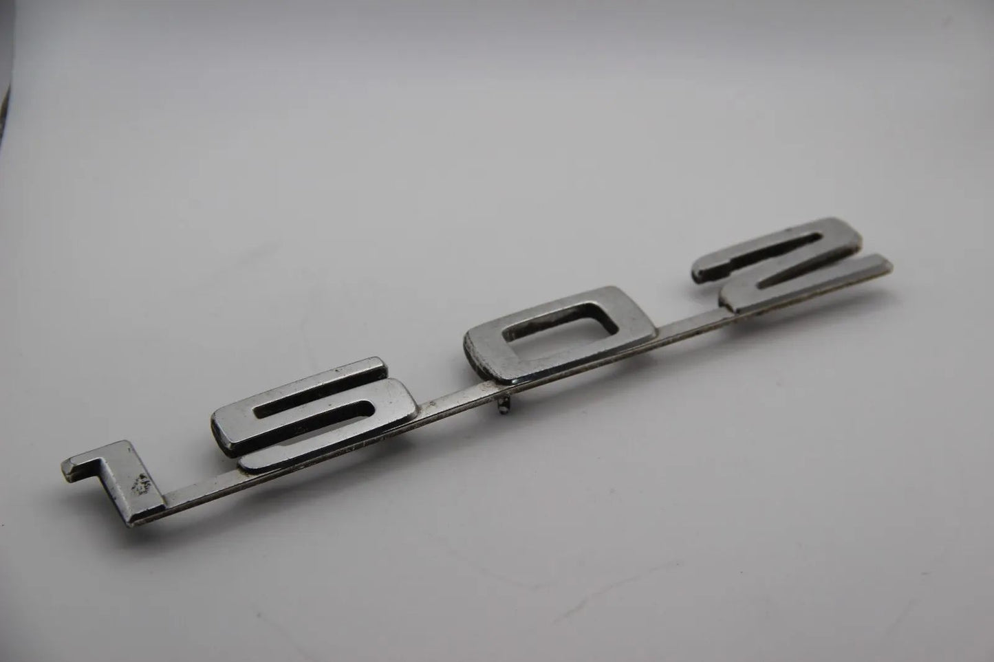 Original BMW E10 1502 Modellbezeichnung Emblem Badge Schriftzug Typenschild
