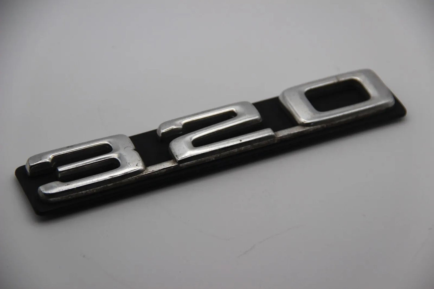 Original BMW E21 320  Modellbezeichnung Emblem Badge Schriftzug Typenschild