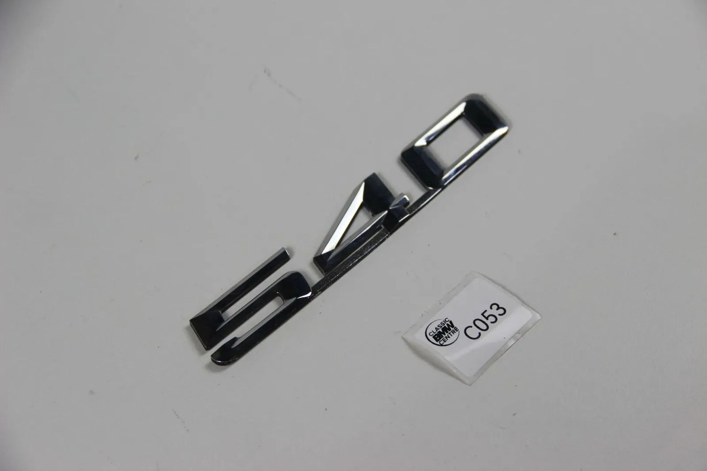 Original BMW E34 E39 Typenschild Emblem Modellbezeichnung Schriftzug 8148824