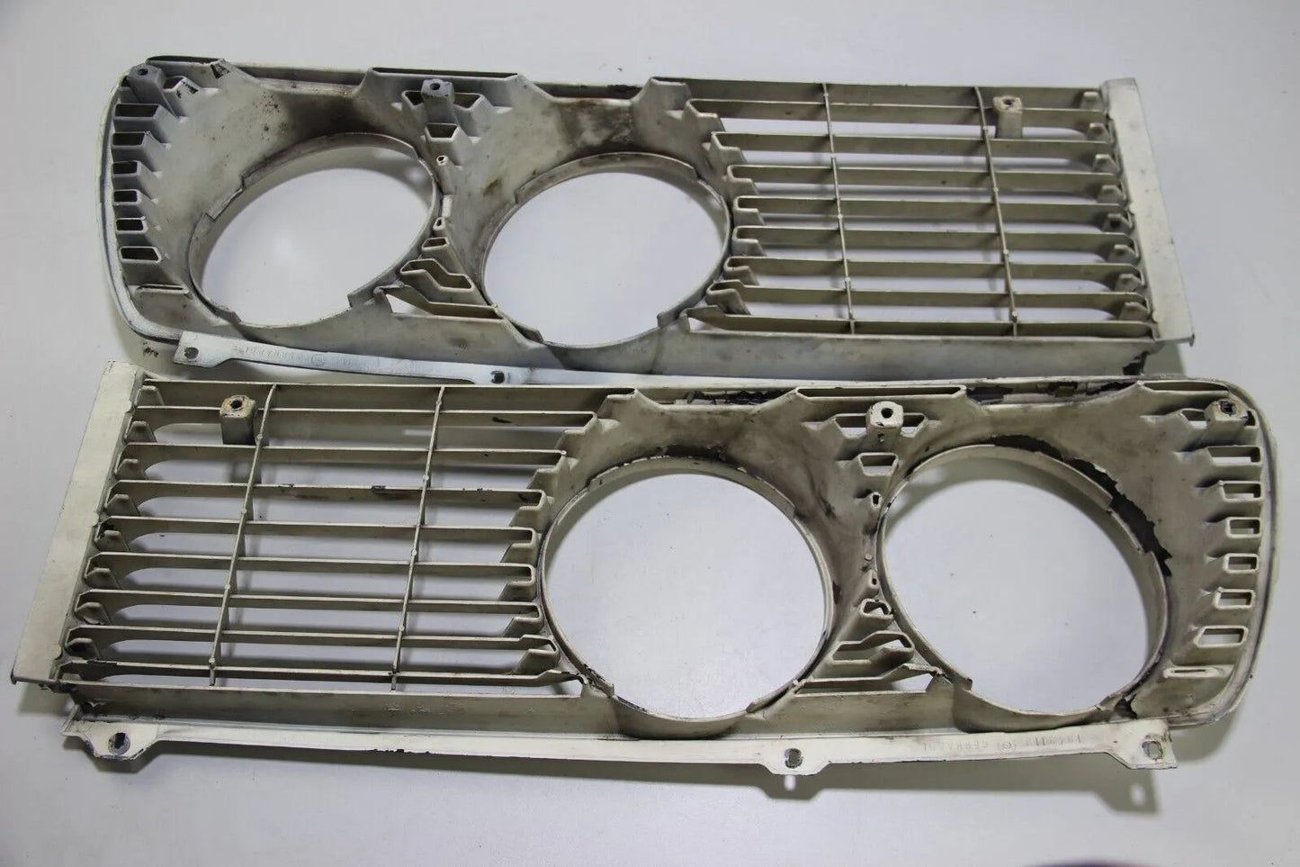 Original BMW E12 5er Zierleiste Scheinwerfer Rahmen Grille paar 1848113 1848114