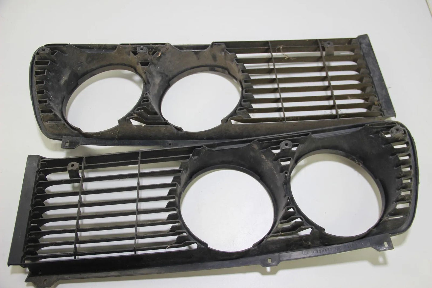 Original BMW E12 5er Zierleiste Scheinwerfer Rahmen Grille paar 1848113 1848114