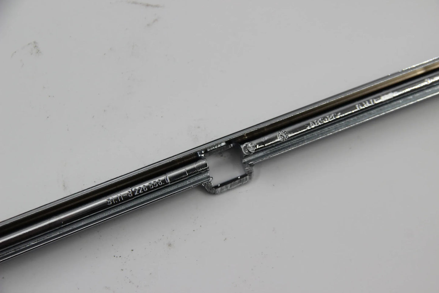 Original BMW E39 520d-540iP Blende Nummernschild-Blende vorne 51118226558