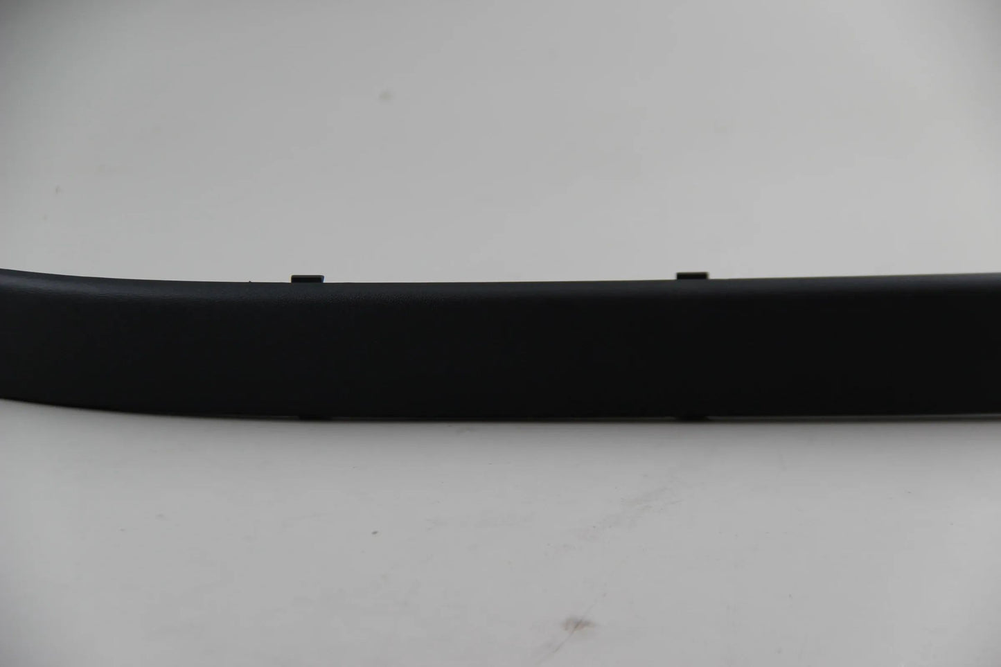 Original BMW E39 520i-540i Limousine Stossleiste vorne rechts 51118159352