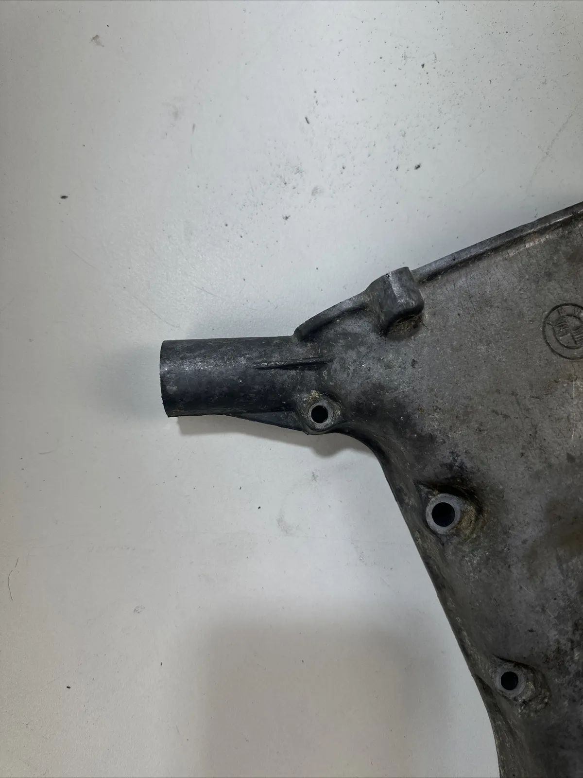 BMW E3 E9 E12 E24 E23 E28 M30  Stirndeckel Kettenkasten Abdeckung 12500289