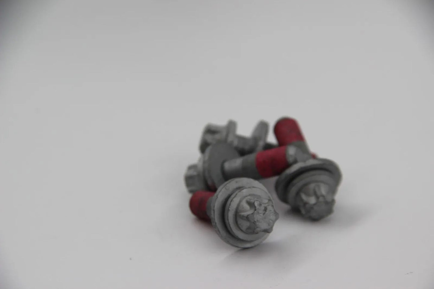 Original BMW E39 E60   Schraube Aussentorx Hinterachswelle 4Stk. 33326764563