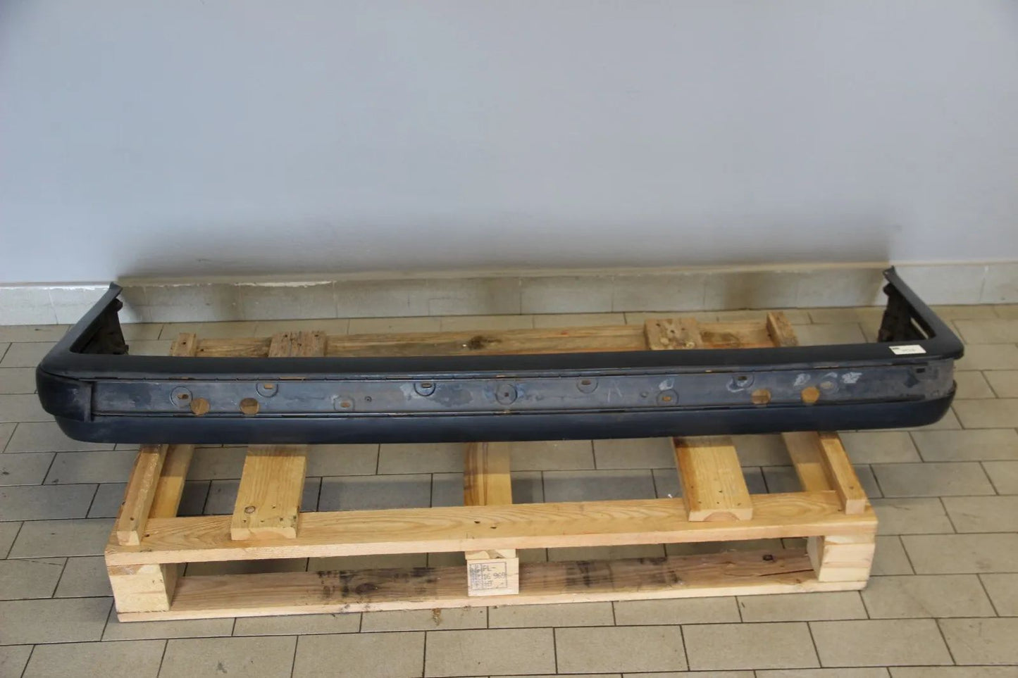 Original BMW E30 87-94 Stoßstange hinten NFL Malachitgrün mit Träger 51121945925