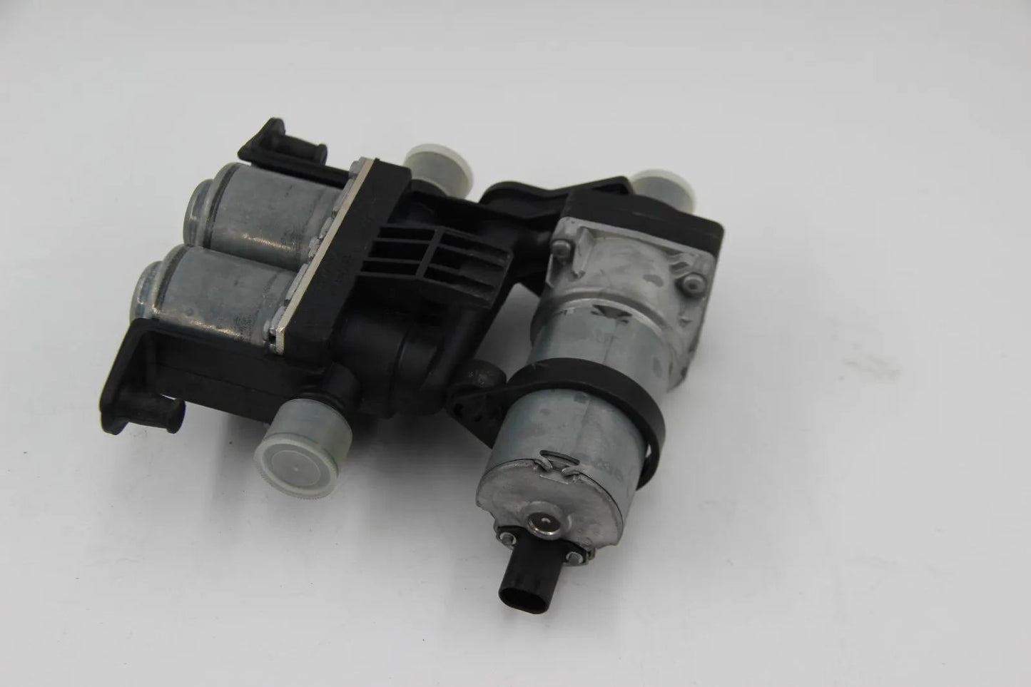 BMW E39 M5 S62 E38 750iLS M73 Wasserventil mit Zusatzwasserpumpe  641183749