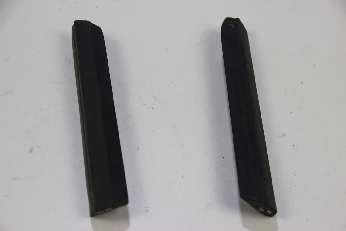 Original BMW E30 325iX Stossleiste Seitenwand vorne rechts SCHWARZ 1967134