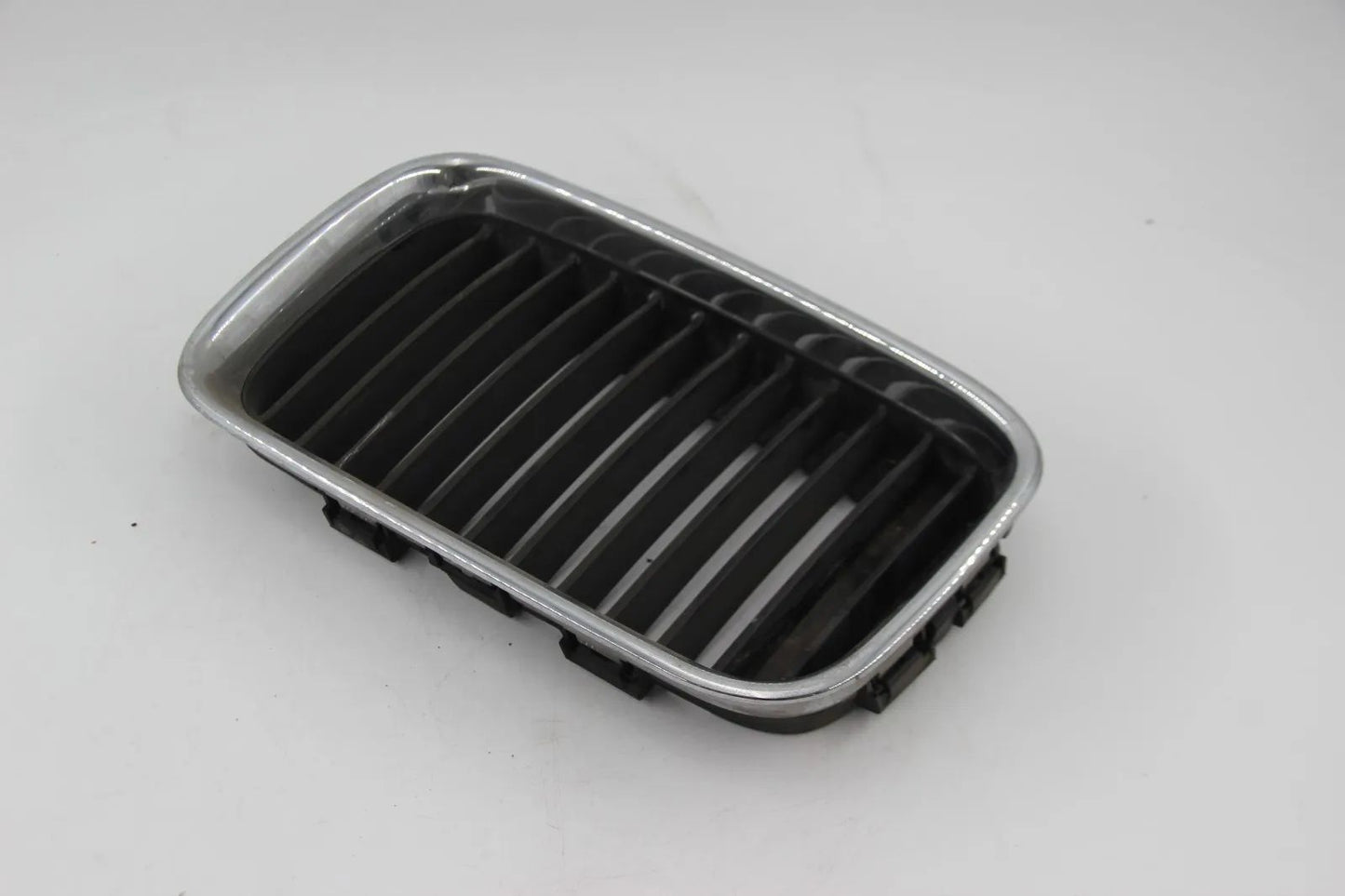 Original BMW E36 3er Ziergitter Niere Vorne Links Chrom Grille 51138151547