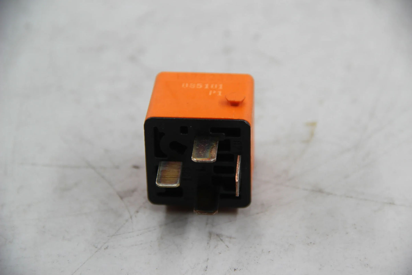 Orig. BMW E3 E9 E30 E28 E24 E23 E31 Relais Schliesser orange NOS NLA 61361378238