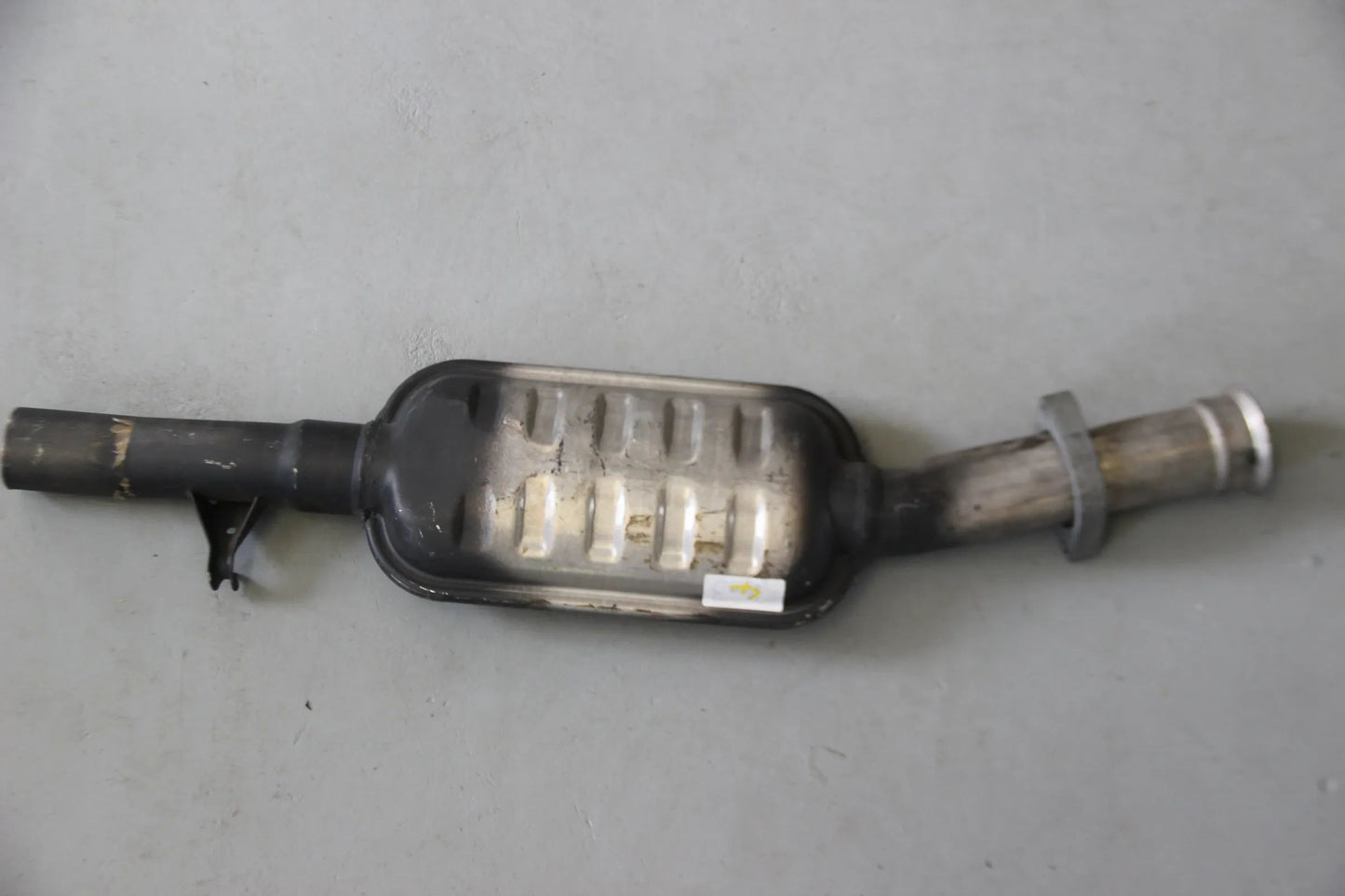 Original BMW E36 318i 318is M42 Nachschalldämpfer 18101728581