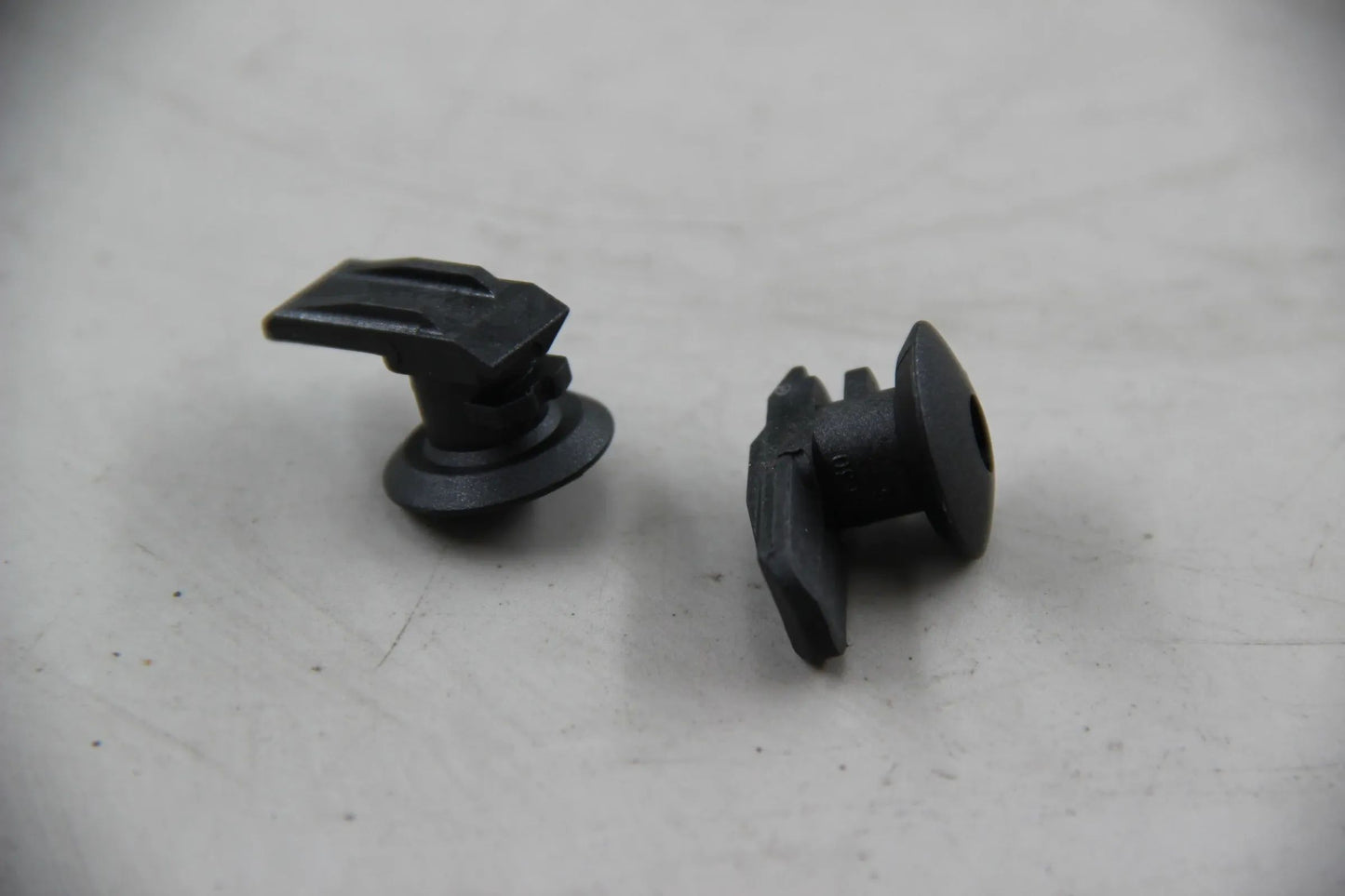 Original BMW F20 F22 F80 F82 E60 E61 F06 F13 F01 F04 2x Clip 51717064092