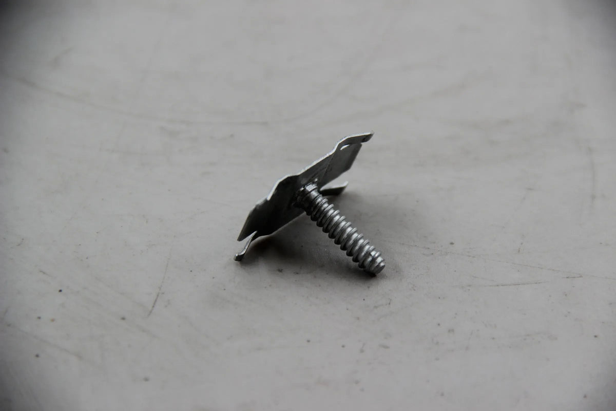 Original BMW E38 725tds 728i 730i 735i 740i 750i iL iLP Clip 51717037660