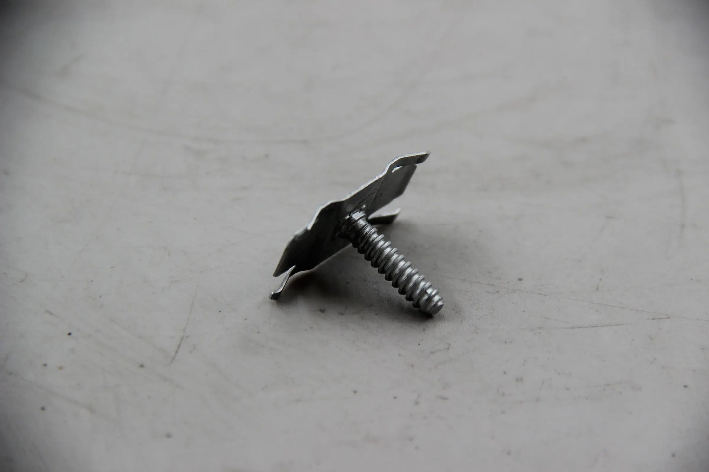Original BMW E38 725tds 728i 730i 735i 740i 750i iL iLP Clip 51717037660