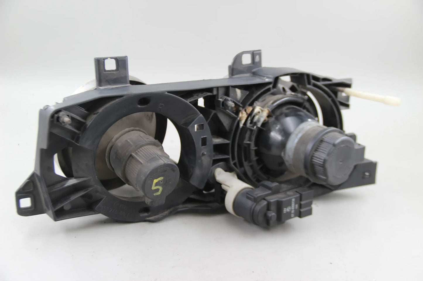 Original BMW E32 E34 Scheinwerfer vorne rechts Hella 13174000