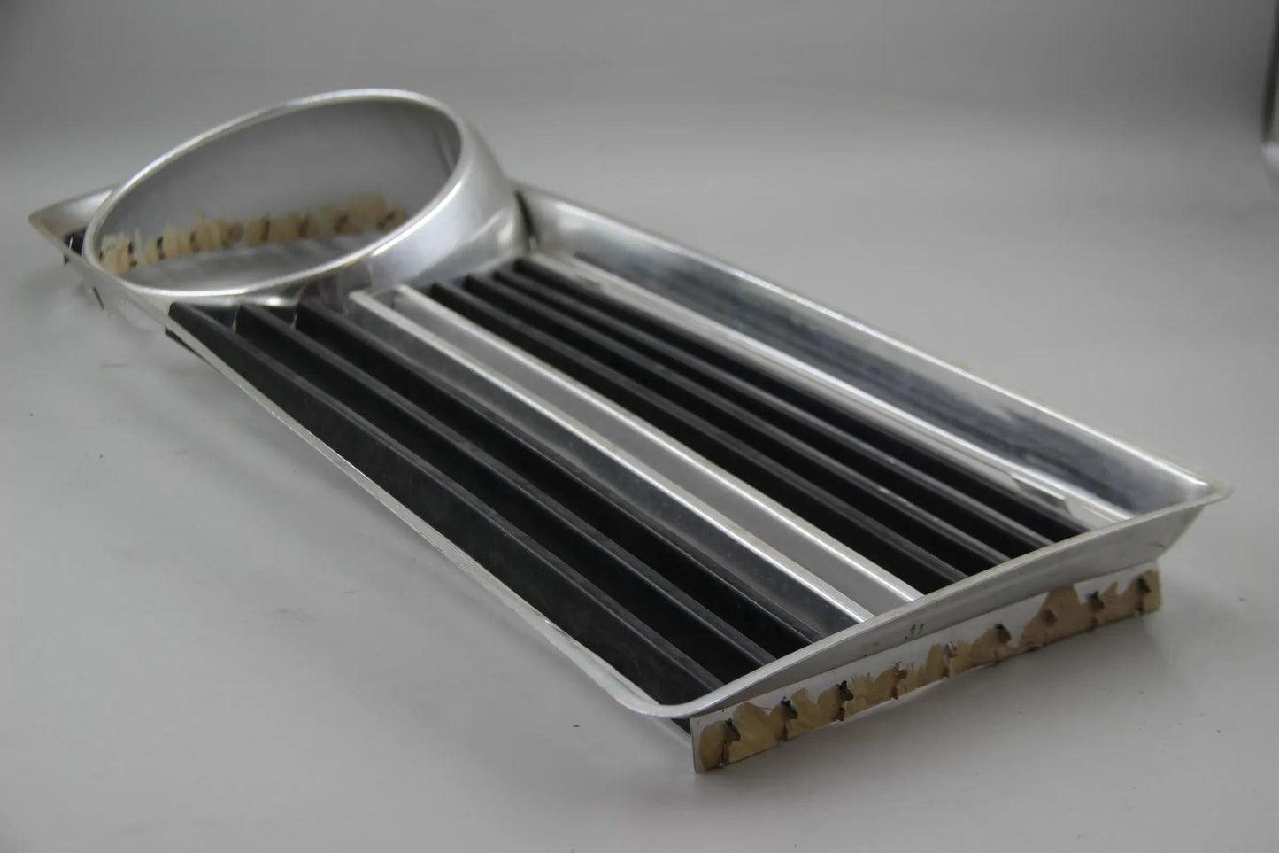 Original BMW NK 1800 4-Zyl. Ziergitter links schwarz-silber NOS NLA 51131802103