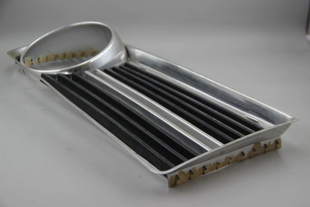 Original BMW NK 1800 4-Zyl. Ziergitter links schwarz-silber NOS NLA 51131802103