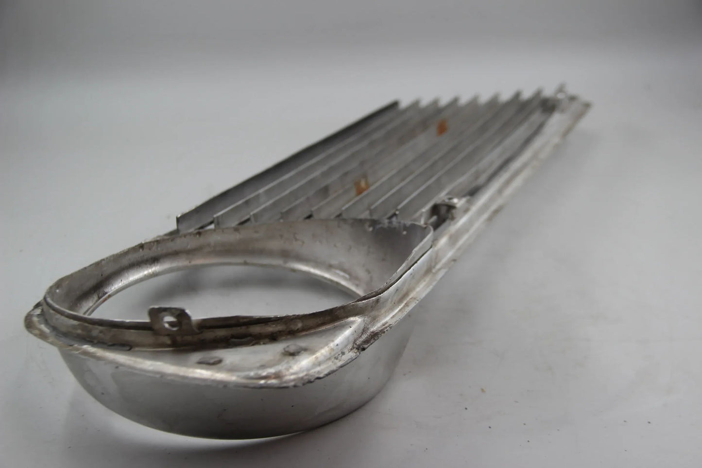 Orig BMW E10 1600 1602 1802 2000 2002 ti tii Ziergitter links chrom 51131808473