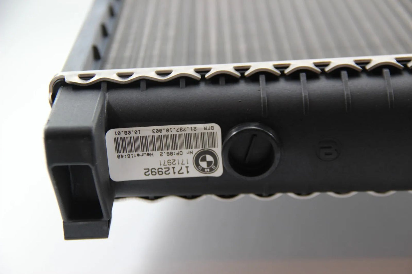 Original BMW E34 520i M50 Kühlmittelkühler A=520MM NOS 17111723941