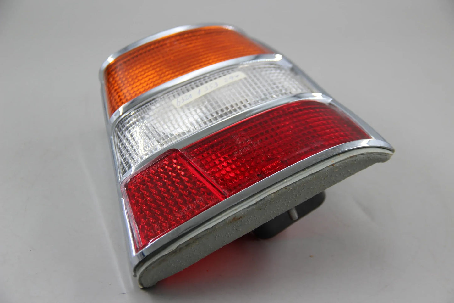Original BMW NK 1800 4-Zyl Lichtscheibe rechts rot-weiss-gelb 63211353294