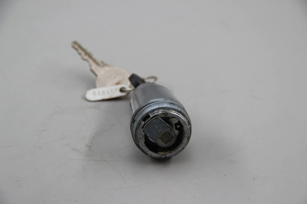 Orig. BMW E12 518 E24 630CS Heckklappenverschluss mit Schlüssel NOS 51241808892