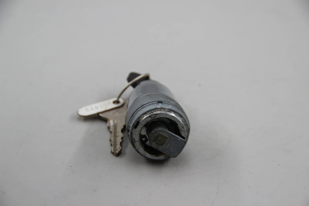 Orig. BMW E12 518 E24 630CS Heckklappenverschluss mit Schlüssel NOS 51241808892