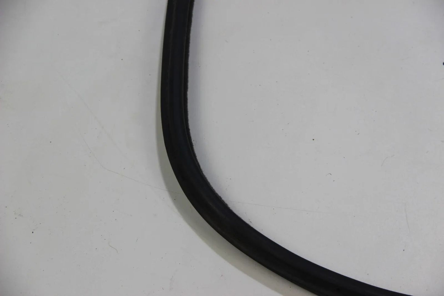 BMW E30 4-Türer Limo Touring 316i-325i Türdichtung hinten rechts Kantenschutz